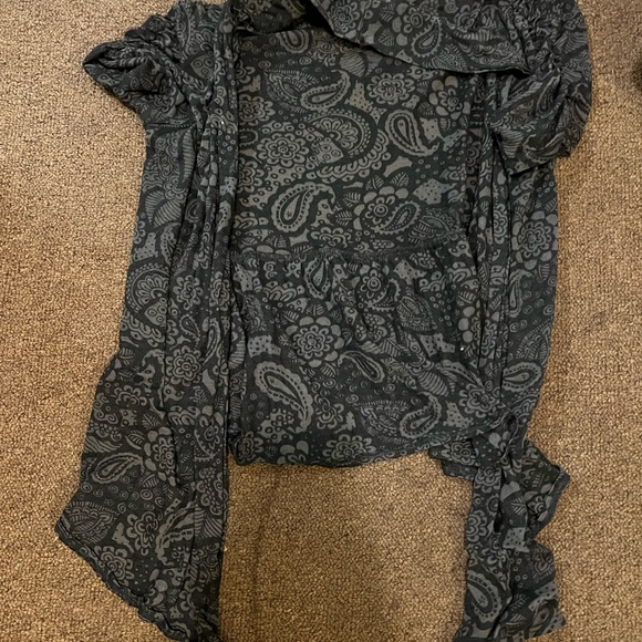 Mostly Women’s Different Types Of Tops. One Male Adult T-Shirt. - Picture 16 of 16